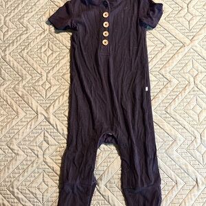 ⭐️2/$20⭐️Posh Peanut ribbed Button-Up Baby Romper